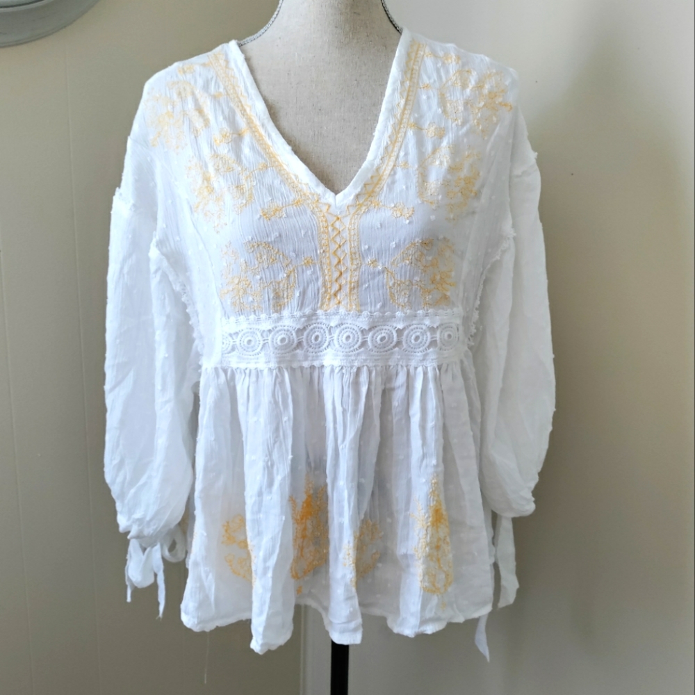 NWT Embroidered Boho Long Sleeve Top